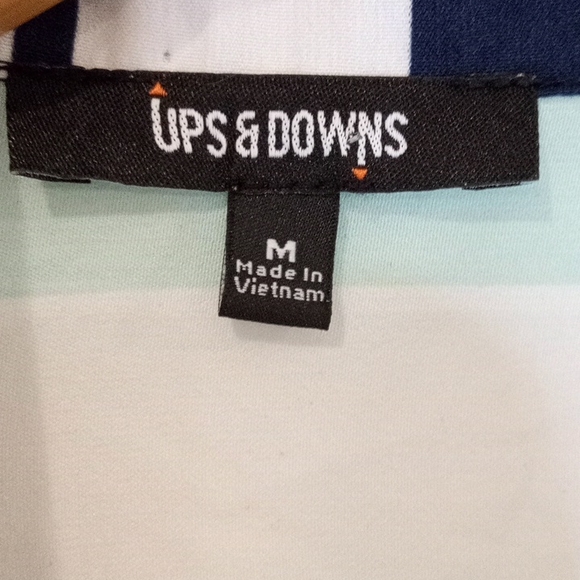 Striped crop blouse (GA) - Picture 2 of 6